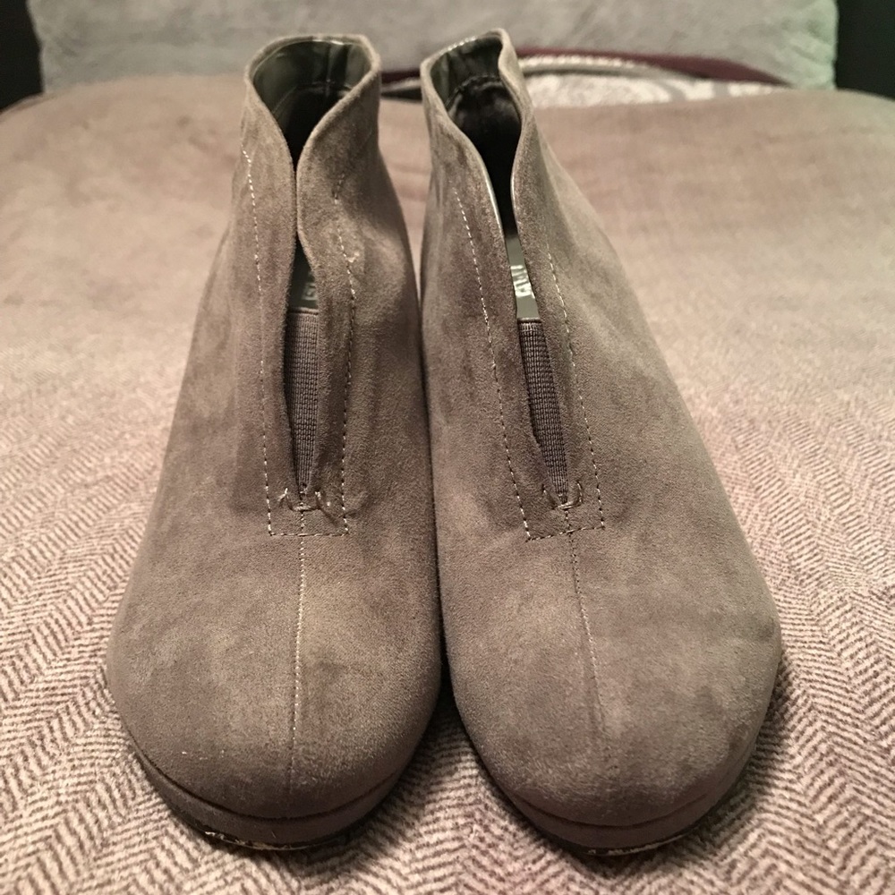 Gray heels